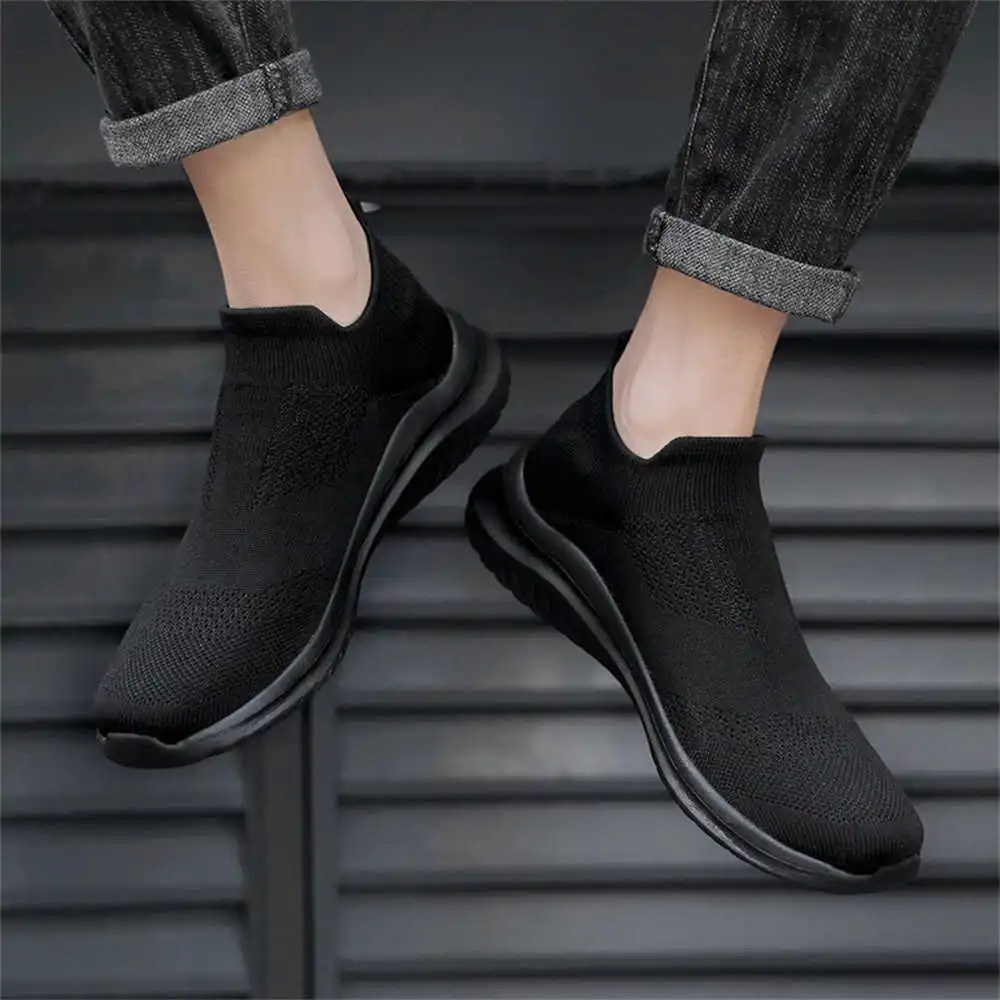 Women Accessories Shop Name Ideas - أحذية تنس جديدة ناعمة باللون البيج