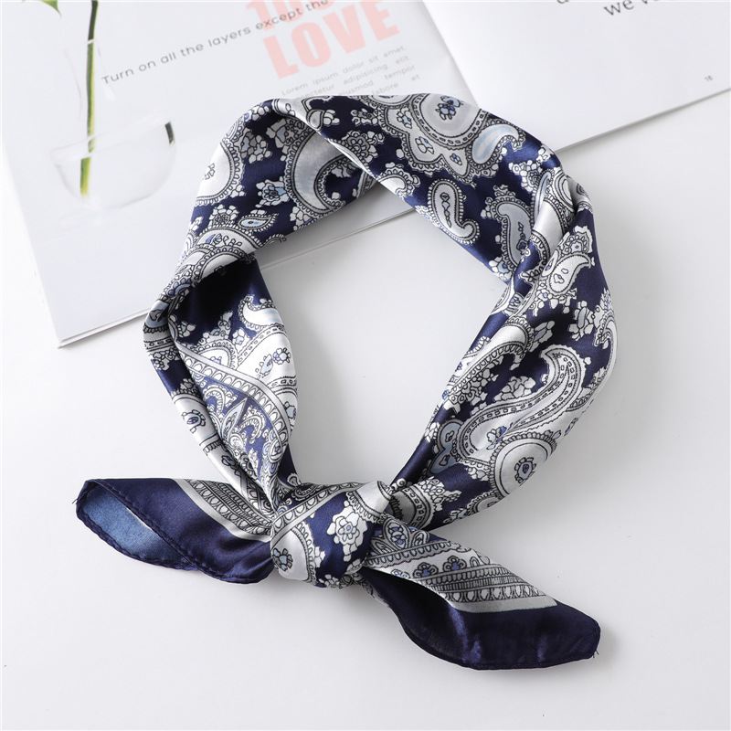 Silk Scarf Square - وشاح حريري فاخر مربع الشكل بطول