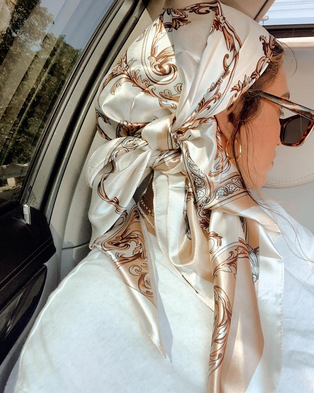 الساتان ساحة وشاح المرأة مسلم  - مراجعة Silk Scarf Square وسعره