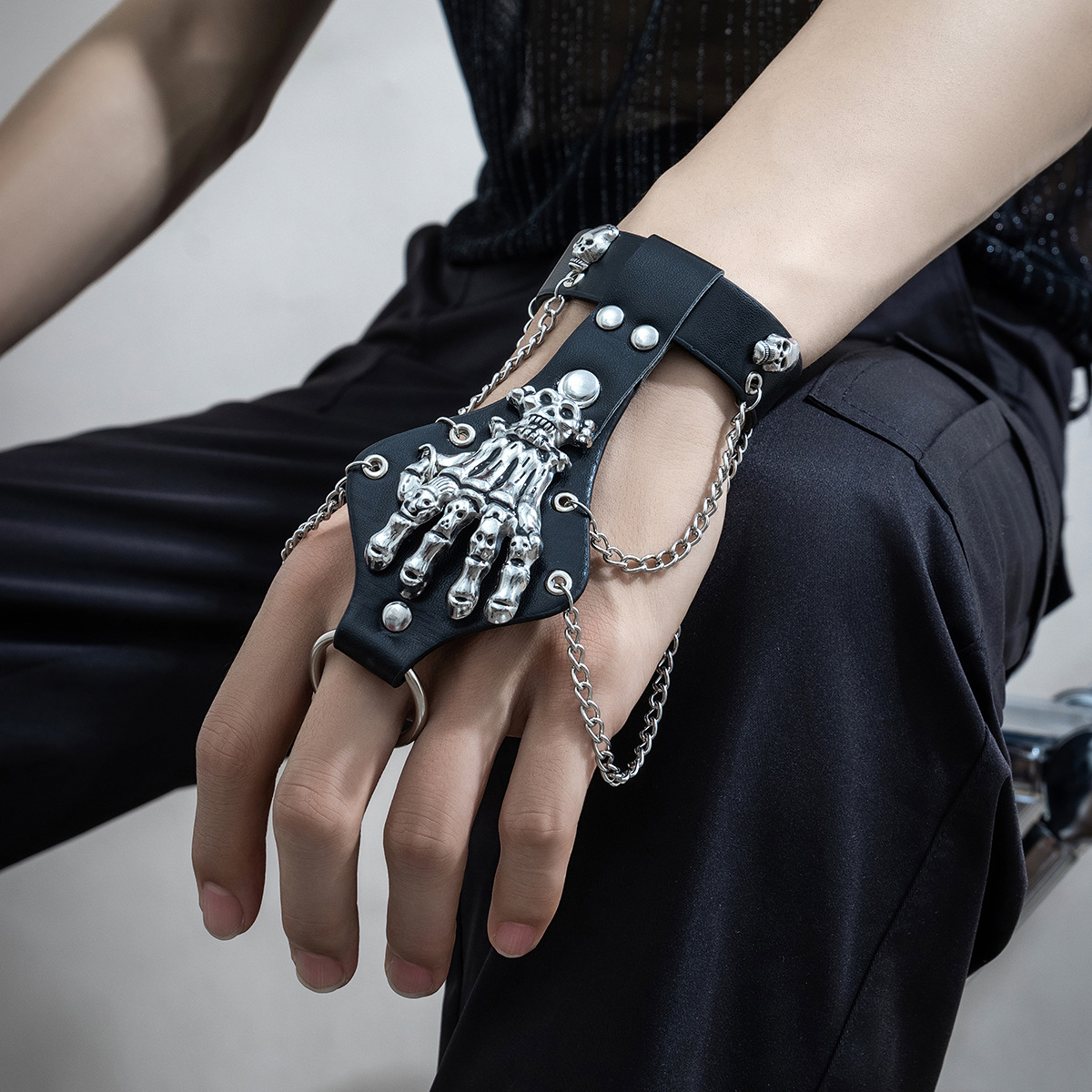 أساور قوطية للرجال والنساء ، أ - مراجعة Women'S Emo Accessories وسعره